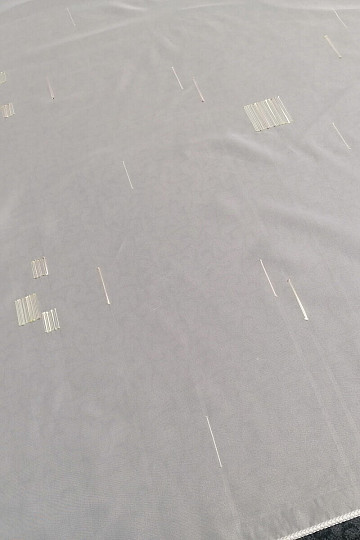 Voálová záclona biela so zeleno-béžovou výšivkou