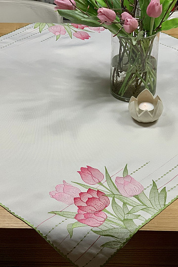 Vyšívaný obrus a šál Ružové tulipány