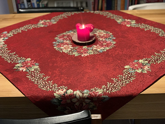 Vianočné gobelínové obrusy a šály VIANOČNÉ RUŽE - VENEC CESMÍNA ČERVENÝ