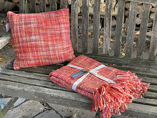 Luxusný dekoračný vankúš YARA RED červený