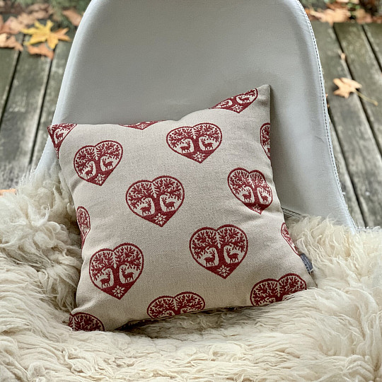 Luxusný dekoračný povlak SRDCE S JELENY červený B