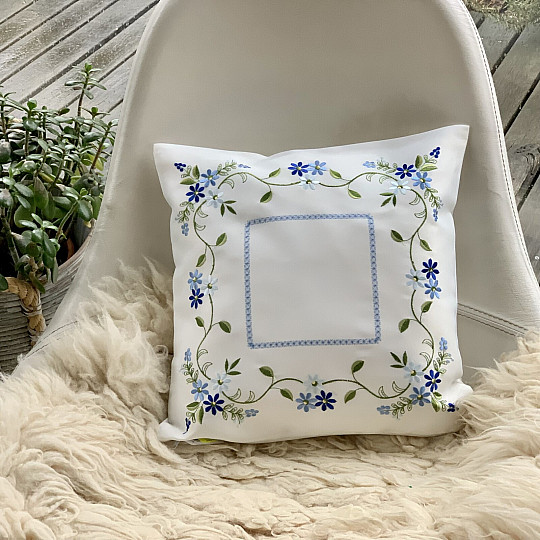 Vyšívaný dekoračný povlak POMNENKA