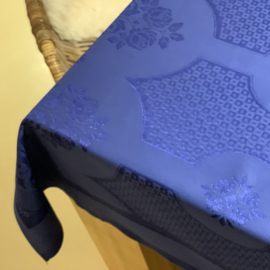 Obrus DAMAŠEK tm. modrý 130 x 230