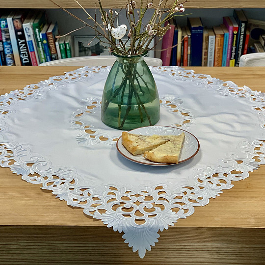 Vyšívaný ubrus Krajka