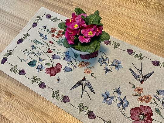 Gobelínový obrus a šál LÚKA S LASTOVKOU