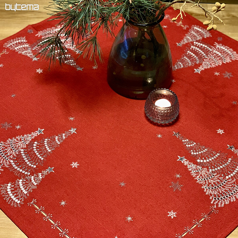 Vyšívaný vianočný obrus červený so striebornými hviezdami