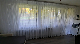Moderná záclona Gerster 11280 v obývačke