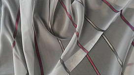 Záclona voál šedý a fialový pruh výška 180cm