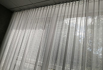 Záclona v kancelárii poisťovne Agel