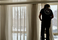 Mestys Brezová - inštalácia koľajníc a záclon