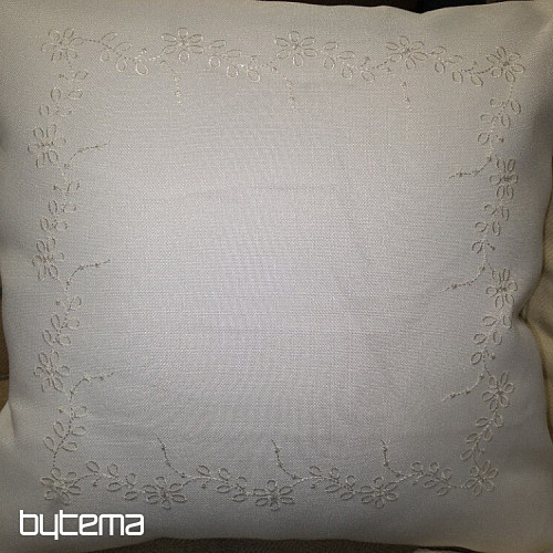 Vyšívaný povlak KVETY bielej 40x40