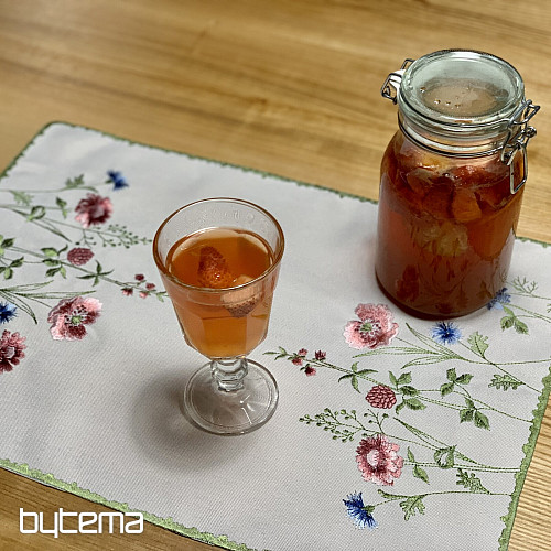 Vyšívaný obrus a šál LUČNÉ KVIETI