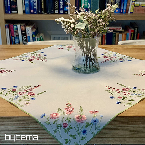 Vyšívaný obrus a šál LUČNÉ KVIETI