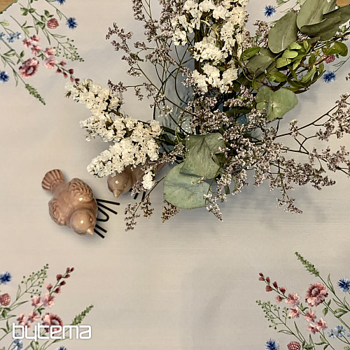 Vyšívaný obrus a šál LUČNÉ KVIETI