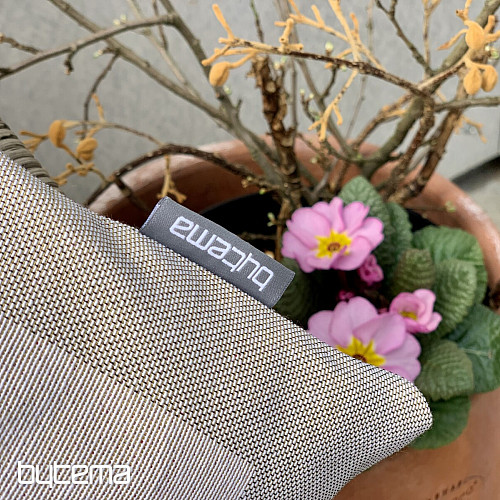 Gobelínový obliečka na vankúš ZAJAC V KVETINÁČI béžový rám