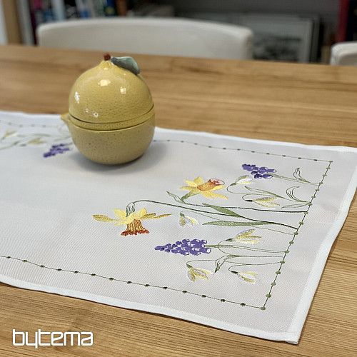 Vyšívaný obrus a šál NARCISY A SNEŽENKY