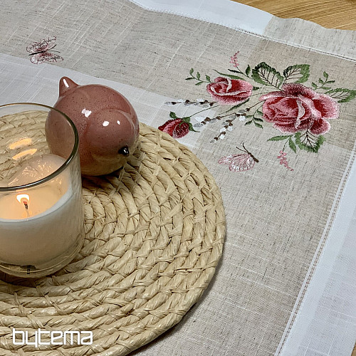 Vyšívaný obrus a šál Ruže a mačičky