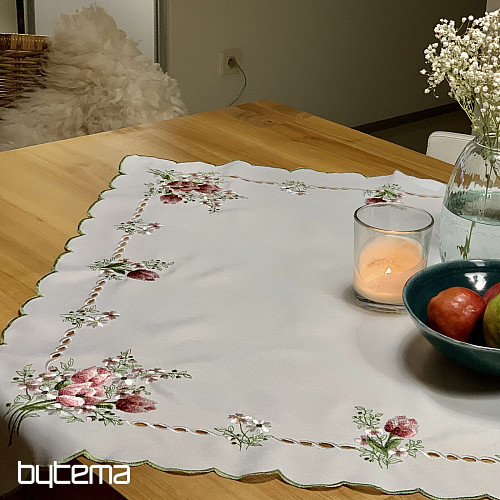 Vyšívaný ubrus a šál KYTICE S TULIPÁNY