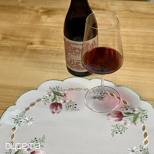 Vyšívaný ubrus a šál KYTICE S TULIPÁNY