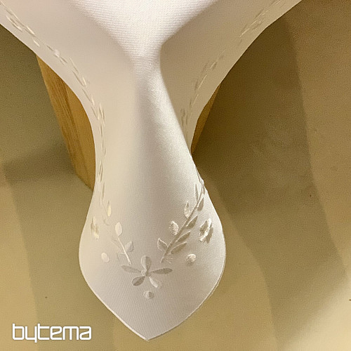 Obrus a šál BIELE KVETY vyšívaný